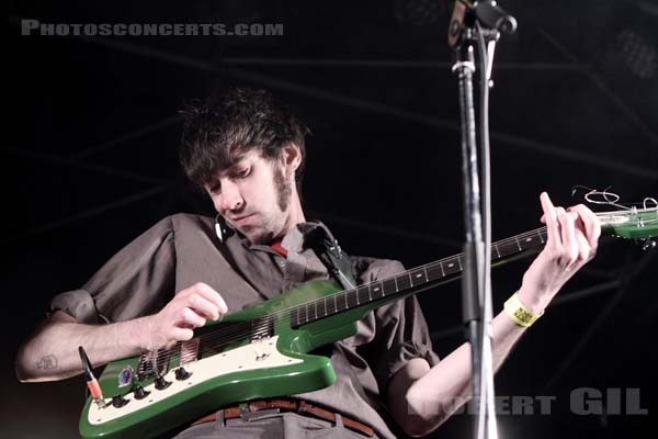 THE FAT WHITE FAMILY - 2014-08-14 - SAINT MALO - Fort de St Pere - Scene des Remparts - 